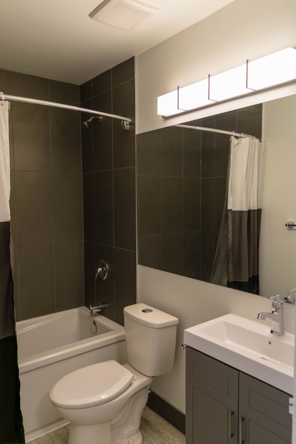 Avalon Suites - Apartments for Rent | 130 Avalon Pl, Kitchener, ON N2M 4N7, Canada | Phone: (416) 580-0775