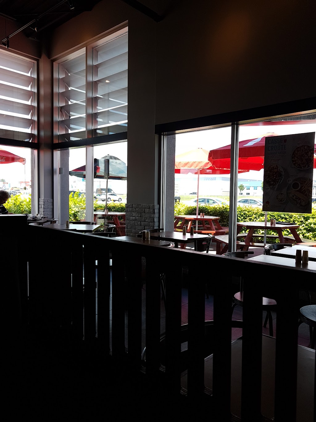 St-Hubert Express | 1150 Autoroute Chomedey Ouest Desserte Ouest Aut 13, Laval, QC H7X 4C9, Canada | Phone: (514) 385-5555