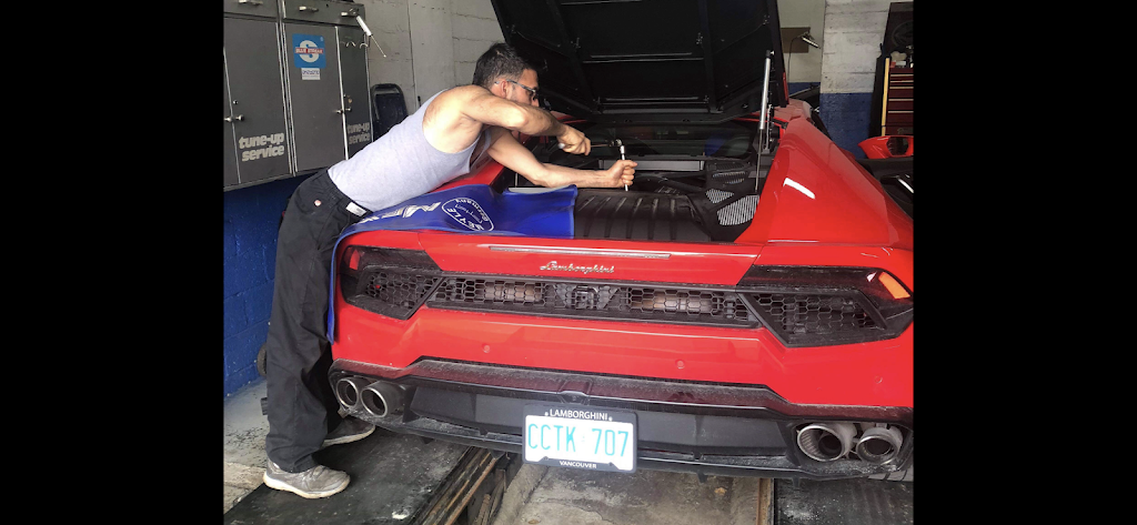 2 and 1/2 Mechanics | 1345 Marchand St, Ottawa, ON K1B 3N7, Canada | Phone: (613) 741-9696