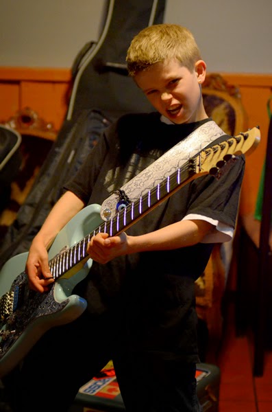 Scarborough Guitar Lessons | 84 Weir Crescent, Scarborough, ON M1E 3B2, Canada | Phone: (905) 239-0323