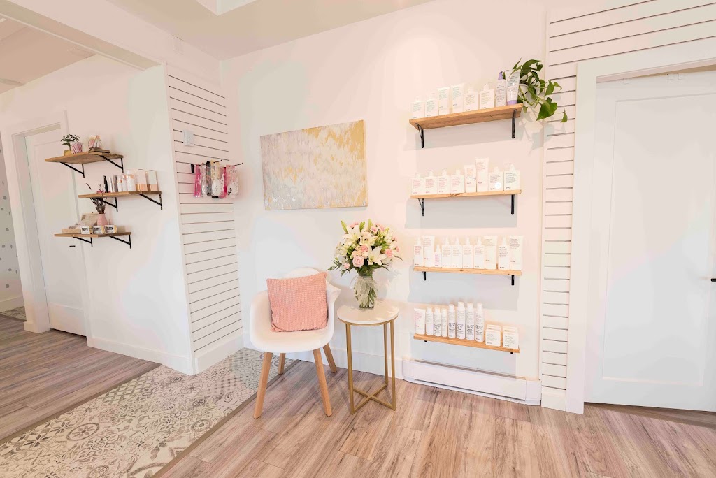 La Boutique | 2392 Beacon Ave, Sidney, BC V8L 1X3, Canada | Phone: (250) 656-7189