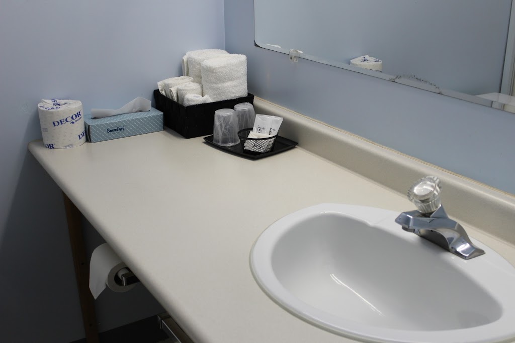 Pine Motel | 33852 ON-17, Deep River, ON K0J 1P0, Canada | Phone: (613) 584-3381