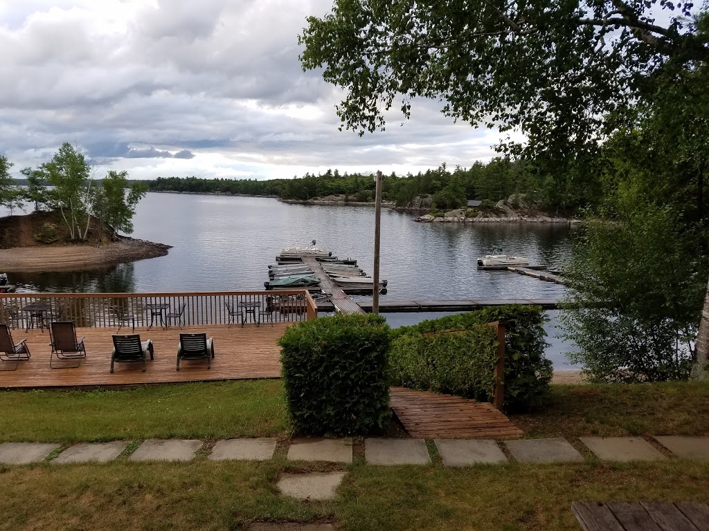 Tumblehome Lodge | 1090 Lodge Rd, Clarendon Station, ON K0H 1J0, Canada | Phone: (613) 279-2414
