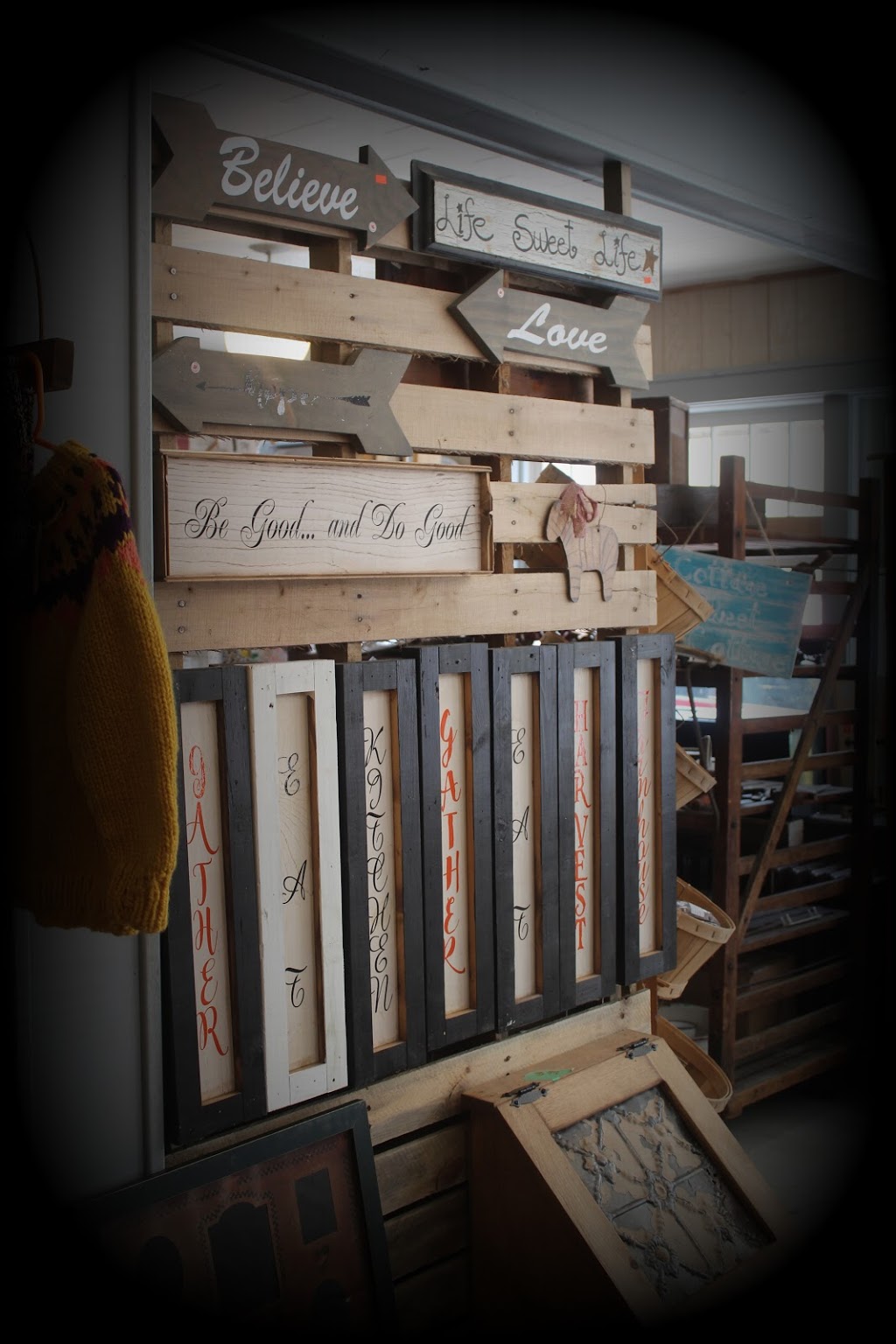 Artizan Alley | 18 Goshen St N, Zurich, ON N0M 2T0, Canada | Phone: (226) 678-0069