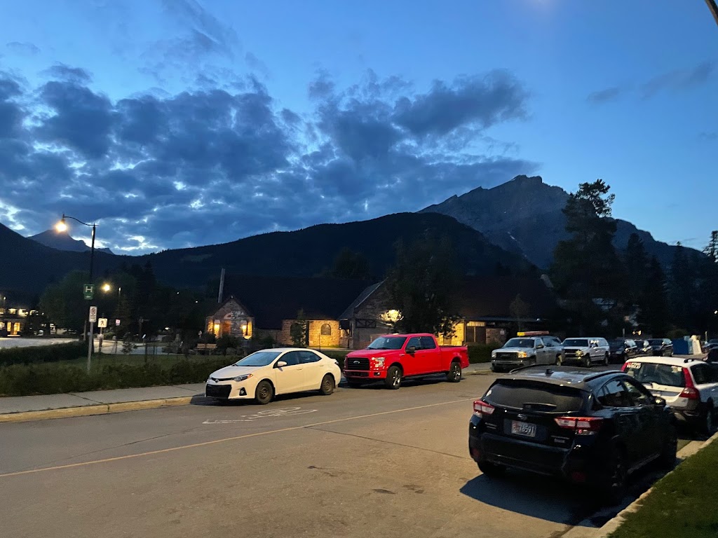 Pizza Pizza | 302 Lynx St, Banff, AB T1L 1B8, Canada | Phone: (587) 883-9111