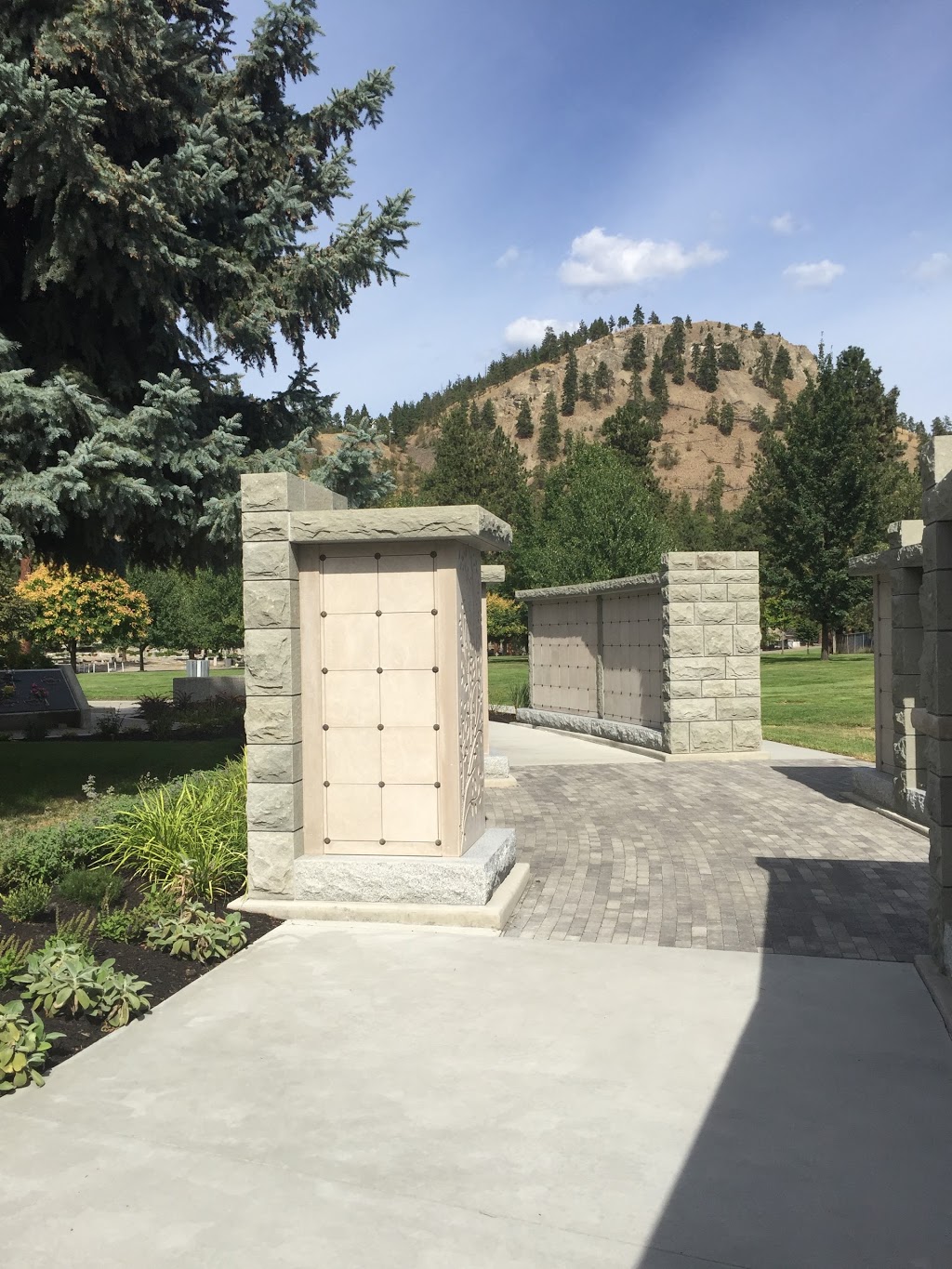 Kelowna Memorial Park Cemetery | 1991 Bernard Ave, Kelowna, BC V1Y 9V7, Canada | Phone: (250) 862-5518