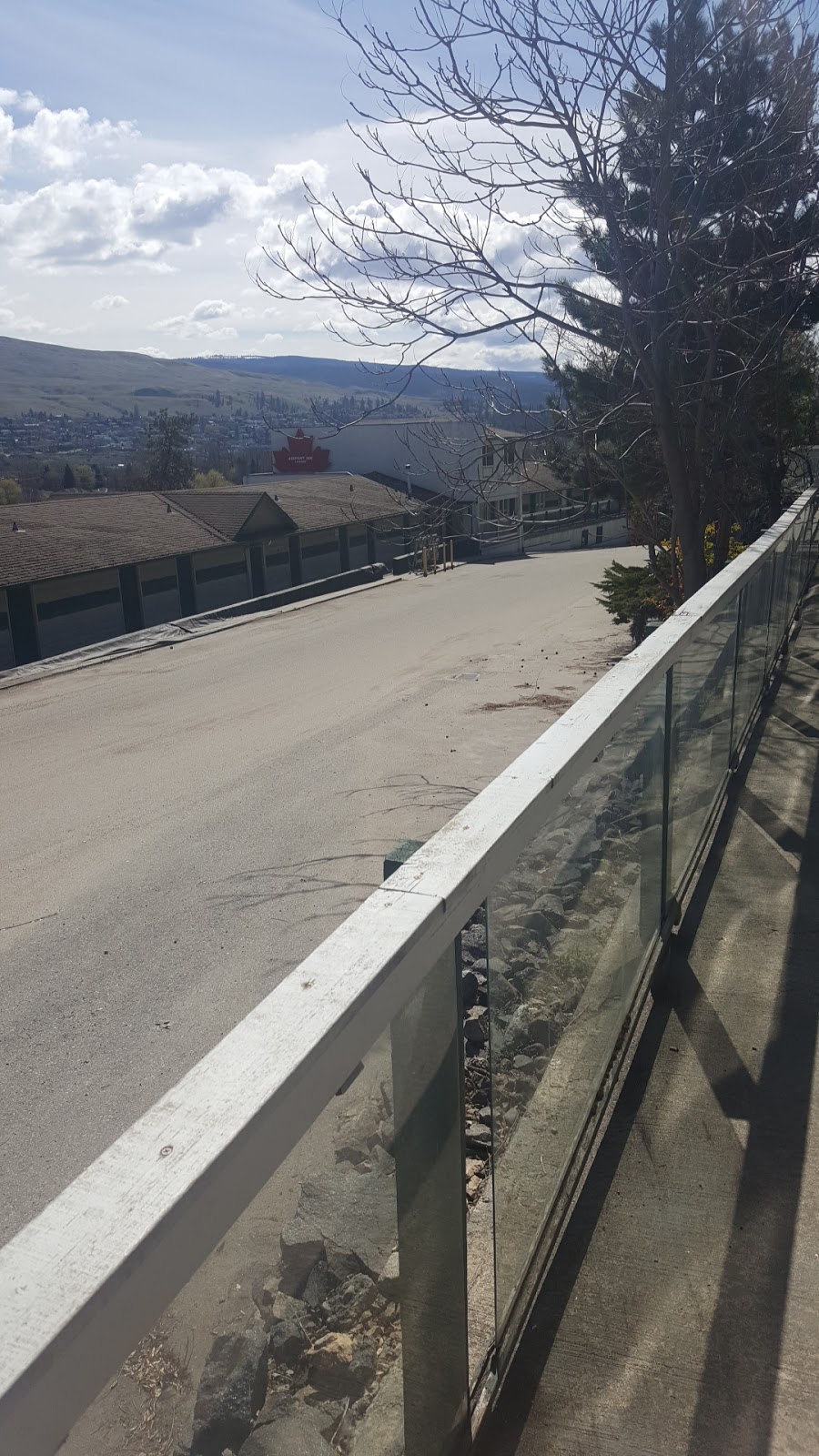 Airport Inn Lakeside | 11474 Petrie Rd, Lake Country, BC V4V 1Z9, Canada | Phone: (250) 766-2621
