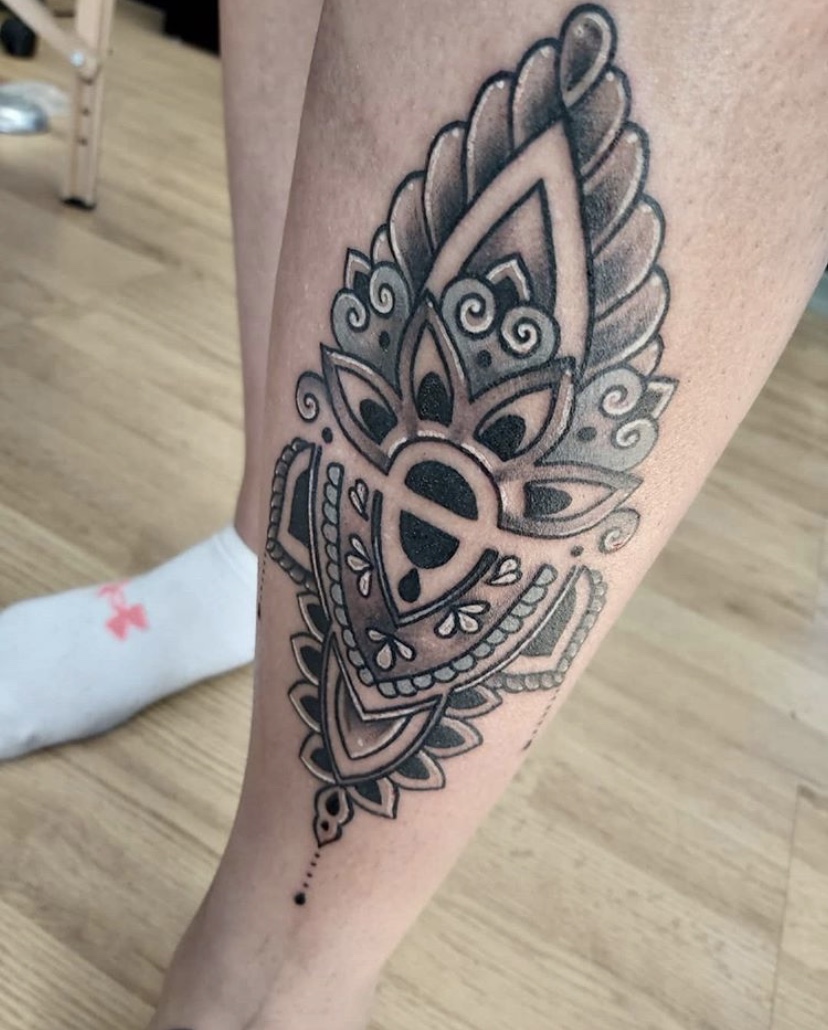 Artistic Roots Tattoo Co. | 600 Grandview St S, Oshawa, ON L1H 8P4, Canada | Phone: (905) 243-6779