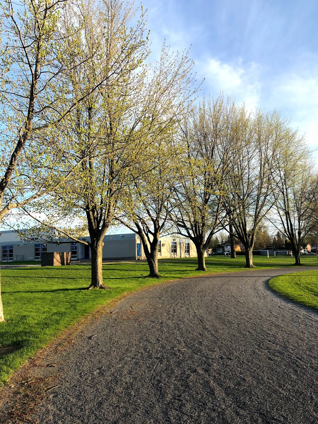 Sunnybrooke Park | 7 Rue Cadman, Dollard-des-Ormeaux, QC H9B 1X5, Canada | Phone: (514) 684-1012
