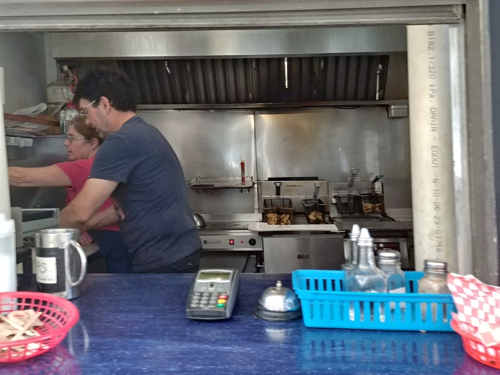 Robs Lighthouse Eatery | 1751 Cowichan Bay Rd, Cowichan Bay, BC V0R 1N1, Canada | Phone: (250) 597-2006