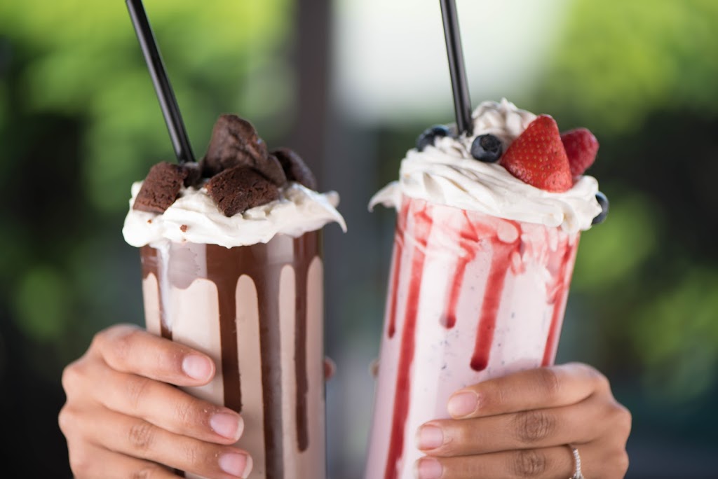 DUNK Burgers and Chocolate | 600 Burnhamthorpe Rd W, Mississauga, ON L5B 2C4, Canada | Phone: (289) 521-3865