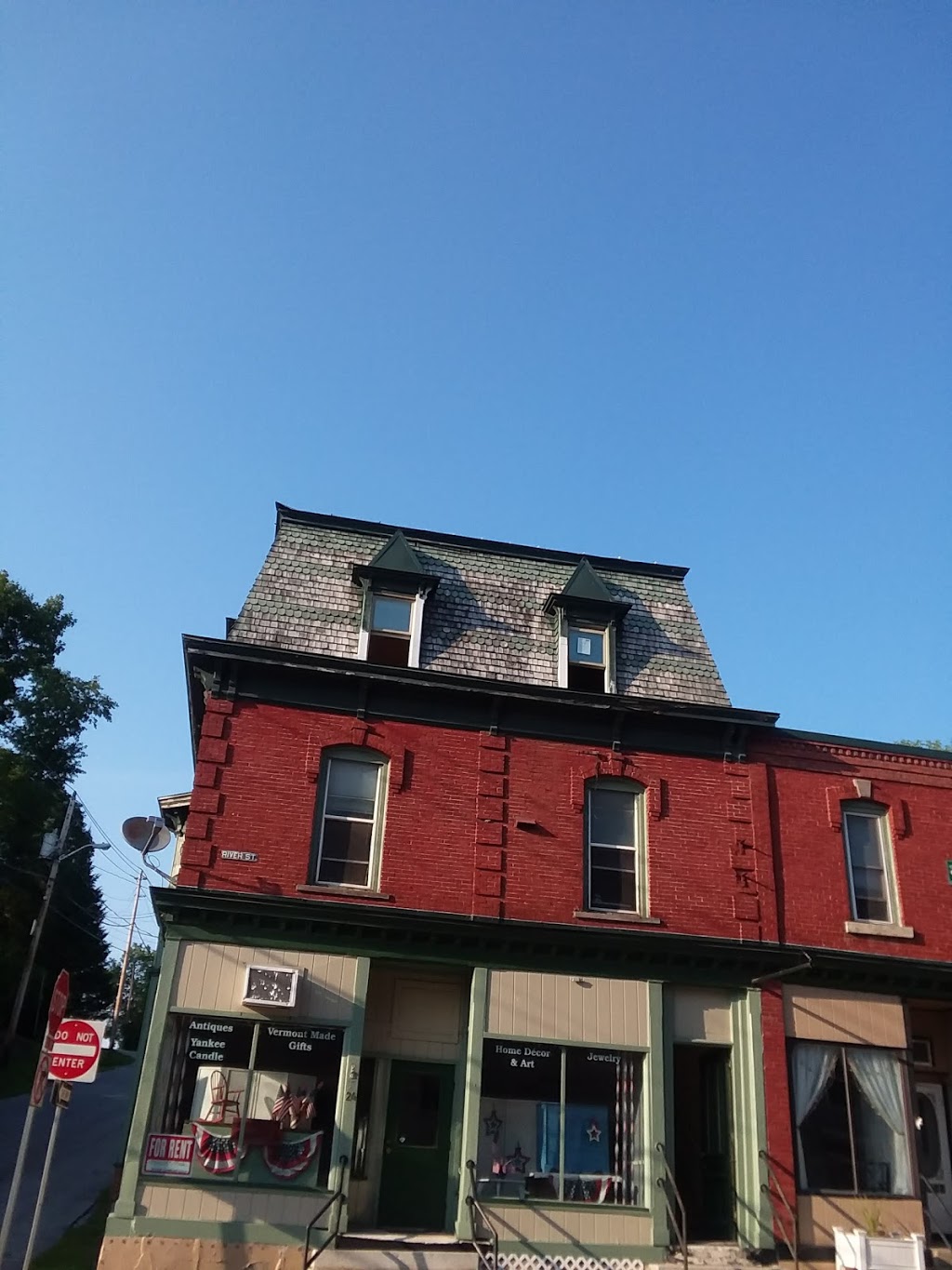 Clan of the Hawk | 123 Evansville Rd, Brownington, VT 05860, USA | Phone: (802) 754-2817