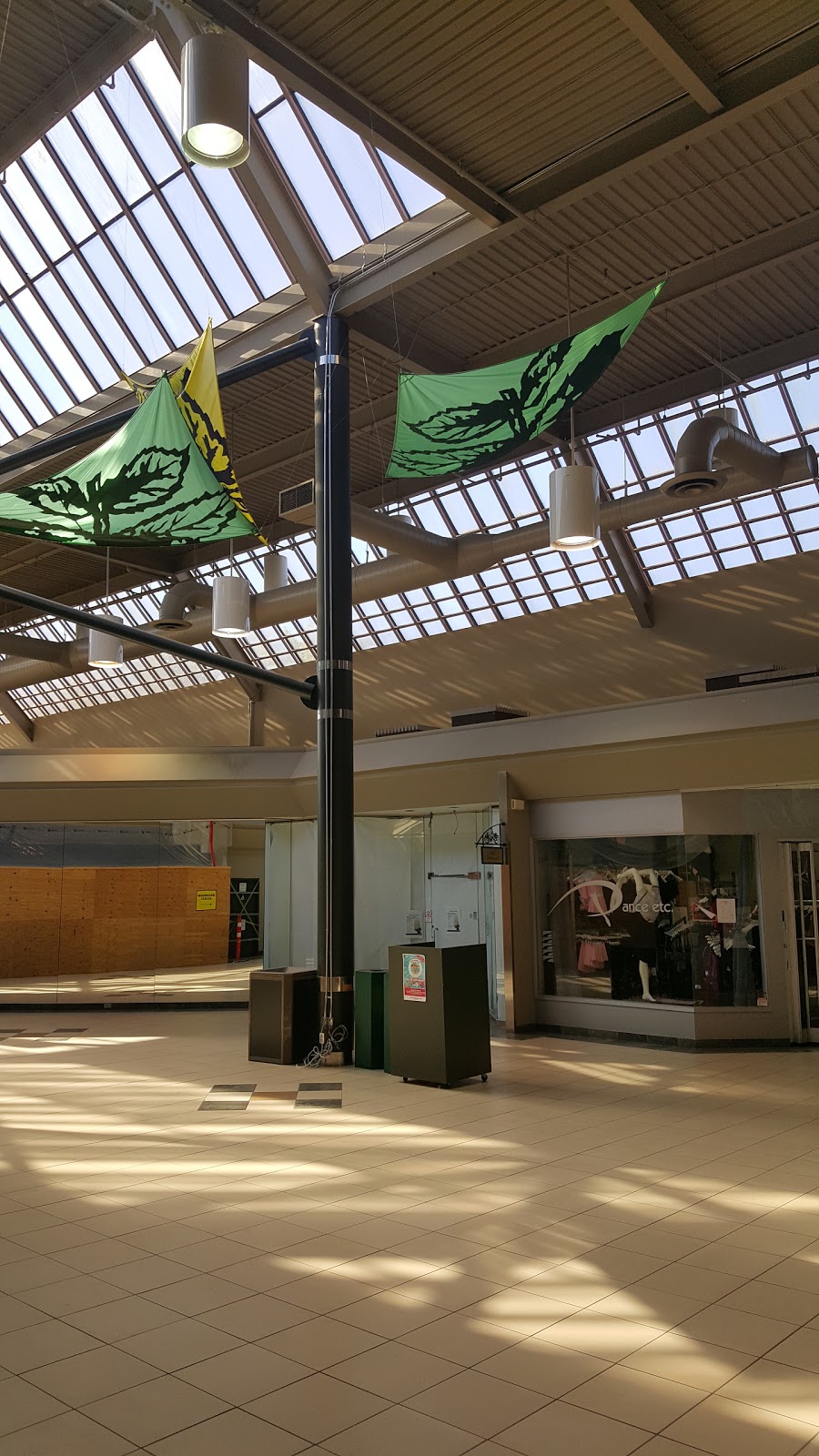 Arbutus Shopping Centre | 4255 Arbutus St, Vancouver, BC V6J 4R1, Canada | Phone: (604) 732-4255