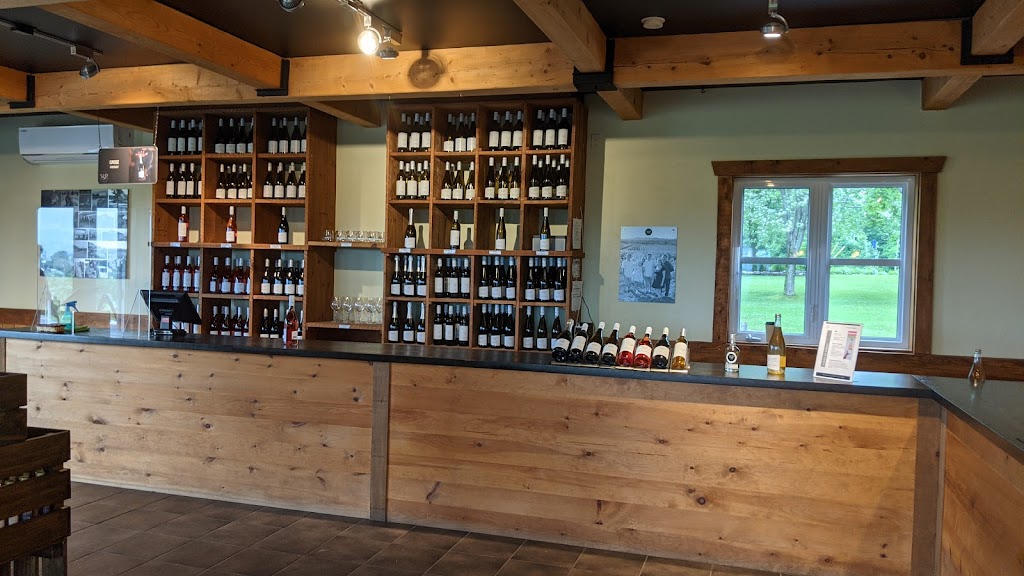 Saint Pierre Le Vignoble | 1007 Chem. Royal, Saint-Pierre, QC G0A 4E0, Canada | Phone: (418) 991-1007