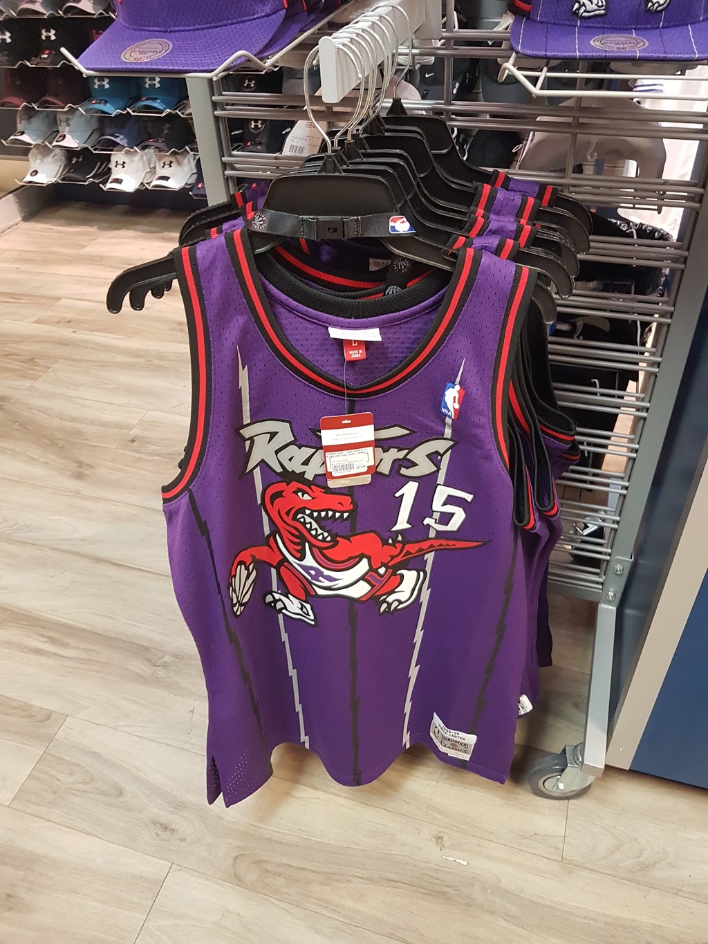 Lids | 221 Glendale Ave SP29A, St. Catharines, ON L2T 2K9, Canada | Phone: (905) 682-9682