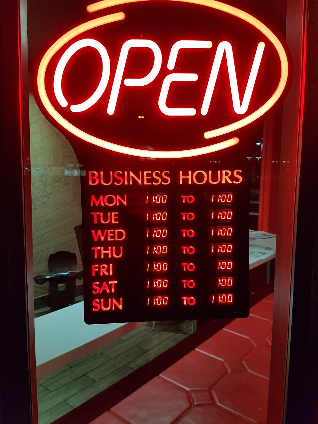 Pizza Hut | 973 Lakeshore Dr SW, Salmon Arm, BC V1E 1E4, Canada | Phone: (778) 489-5422