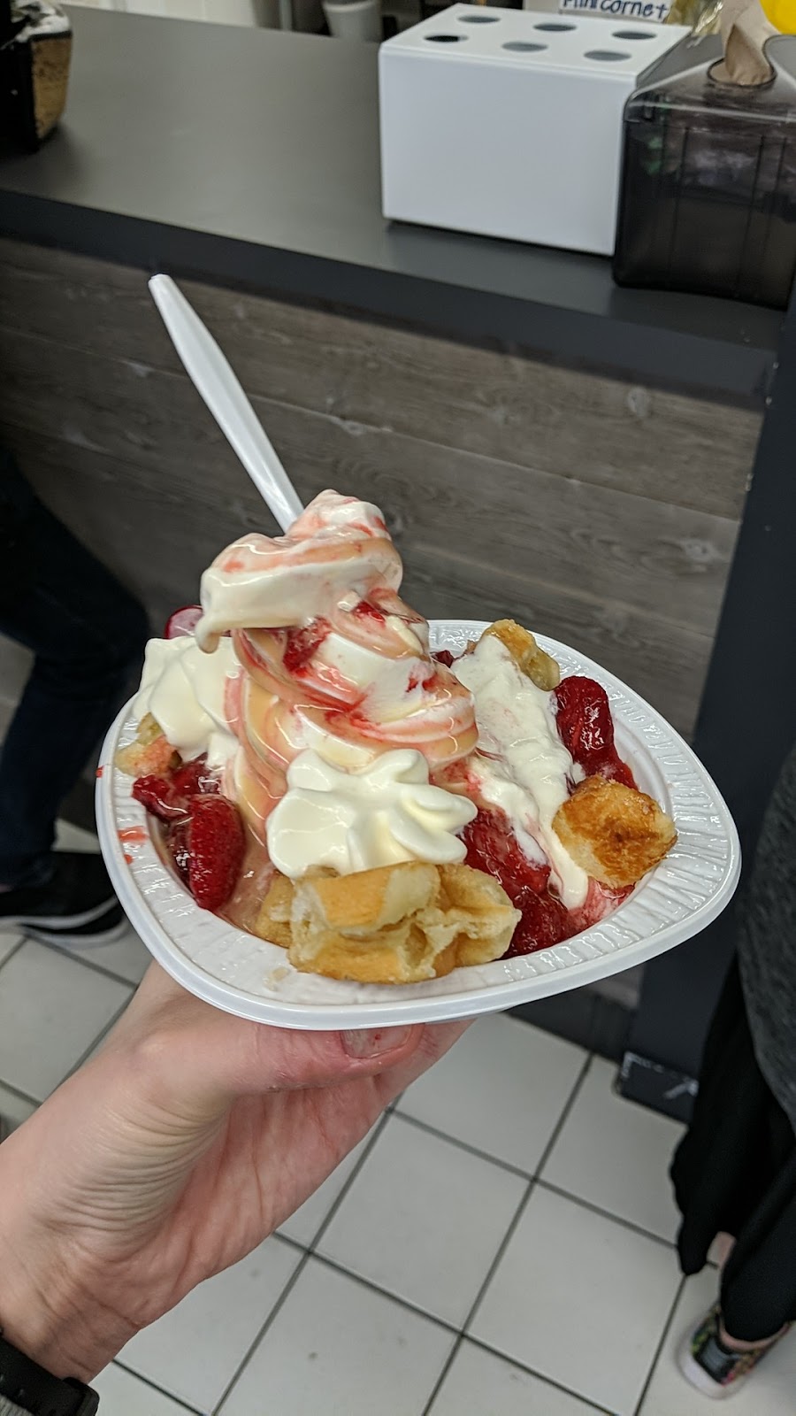 Bar Laitier LOurs Glacé | 3285 1re Ave, Québec, QC G1L 3R2, Canada | Phone: (418) 628-1854