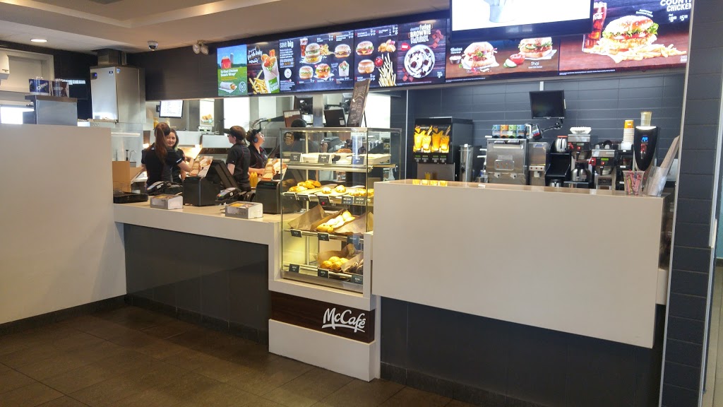 McDonalds | 201 Chain Lake Dr, Halifax, NS B3S 1C8, Canada | Phone: (902) 445-0577