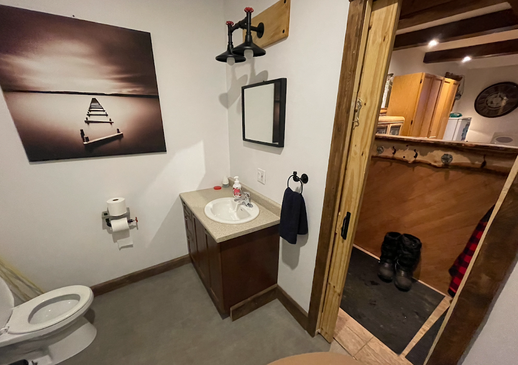Gîte Touristique, Eaux Bons VieVents | 226 Rue Principale, Lac-Bouchette, QC G0W 1V0, Canada | Phone: (819) 592-3480