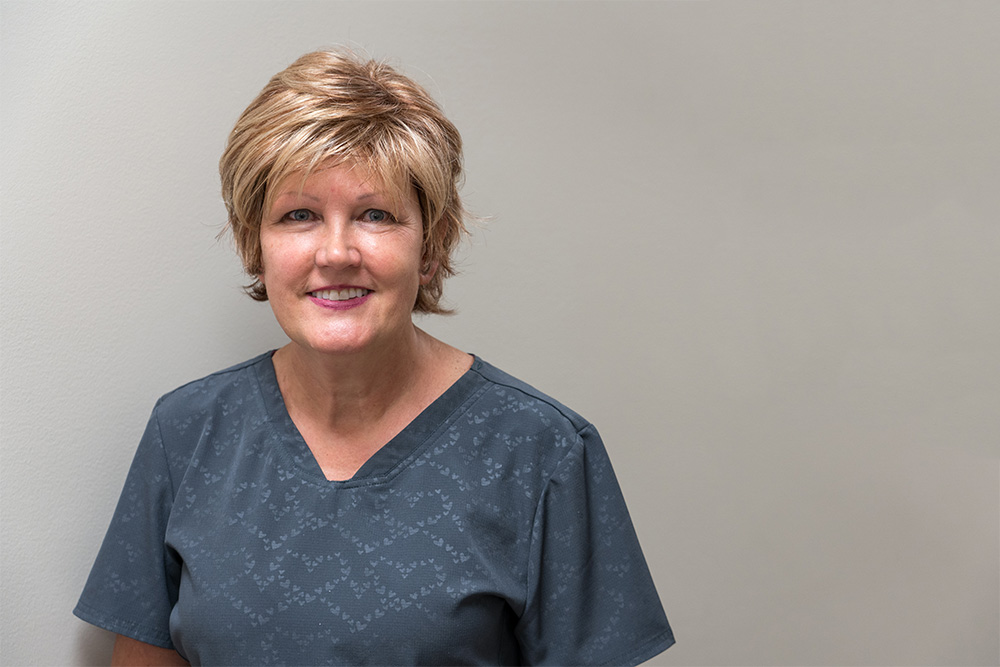 Cawthra Dental | 704 Burnhamthorpe Rd E, Mississauga, ON L4Y 2X3, Canada | Phone: (905) 279-9998
