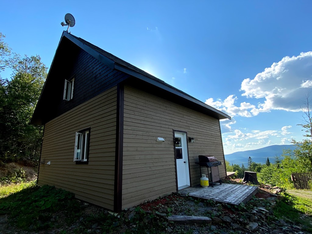 Chalet de la Halte | 26 QC-212, Notre-Dame-des-Bois, QC J0B 2E0, Canada | Phone: (819) 582-2549