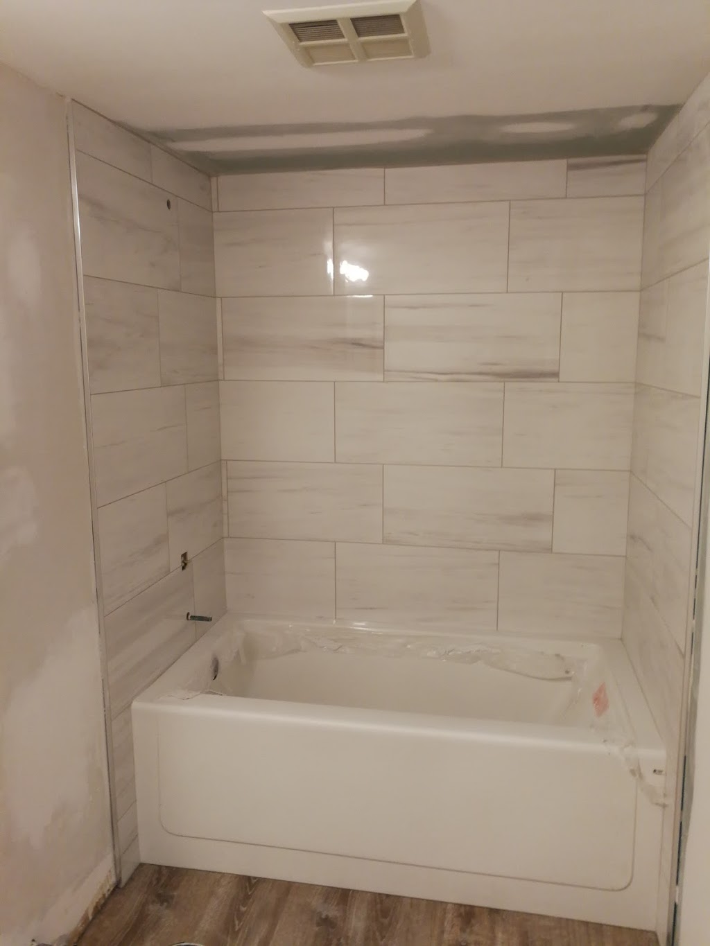 L E I Construction | 8 Sophia Crescent, Kitchener, ON N2R 1X5, Canada | Phone: (519) 498-3538
