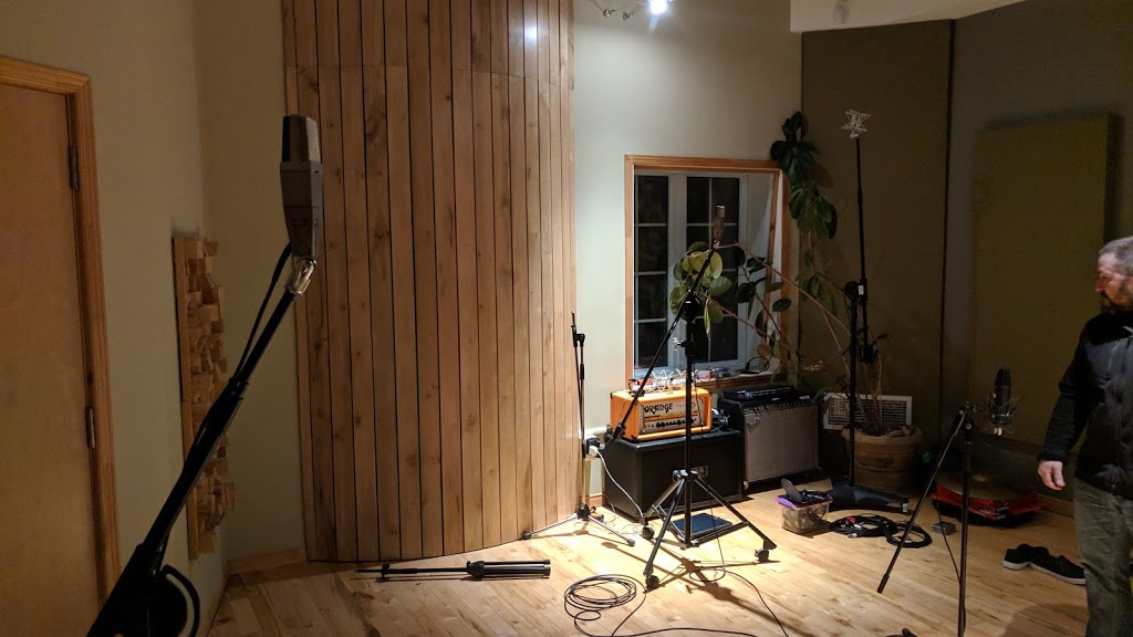 Studio Red Tube | 268 Rue Jean-Talon, Saint-Jean-sur-Richelieu, QC J2W 1M6, Canada | Phone: (450) 359-7249