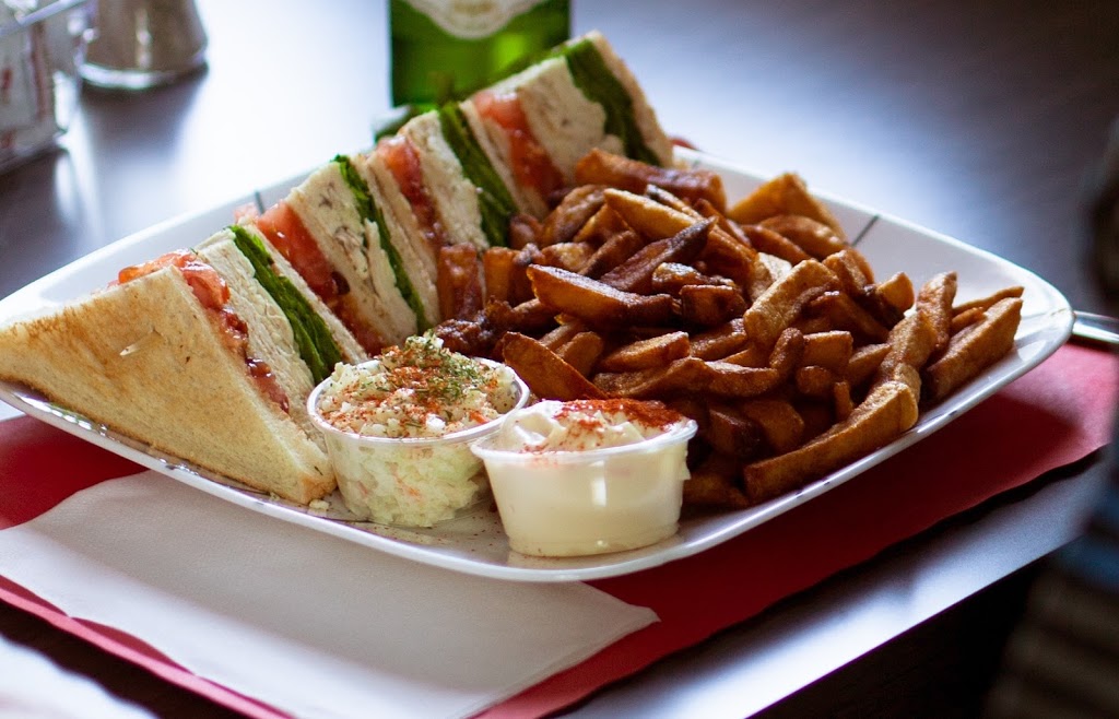 Casse-croûte chez Catherine | 260 Rue Principale, Saint-Alban, QC G0A 3B0, Canada | Phone: (418) 268-4457