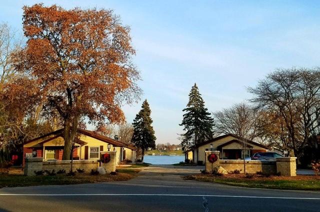 Burkemos Beach Apartments | 5814, 1801 River Rd, St Clair, MI 48079, USA | Phone: (810) 329-2700