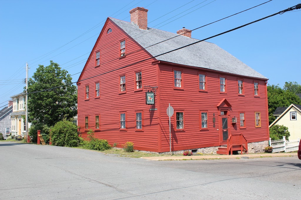 Lennox Inn Bed & Breakfast | 69 Fox St, Lunenburg, NS B0J 2C0, Canada | Phone: (902) 521-0214