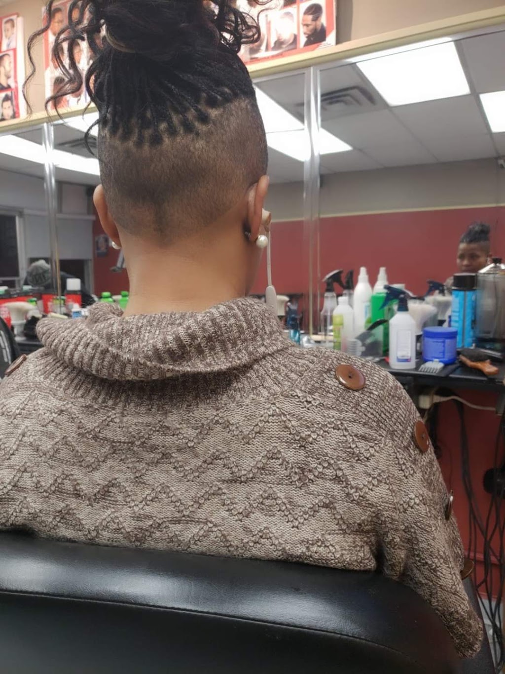 Cool Cut Hair Designs For Men & Women | 619 Center St, Ottawa, ON K1K 2N8, Canada | Phone: (613) 600-4312