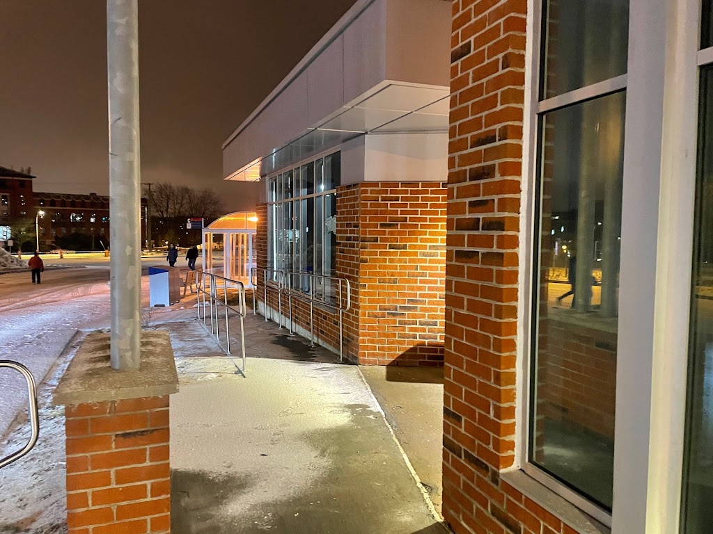 Terminus de bus Le depot | Unnamed Road, Station du Cégep, Sherbrooke, QC J1E 2J9, Canada | Phone: (819) 564-2687