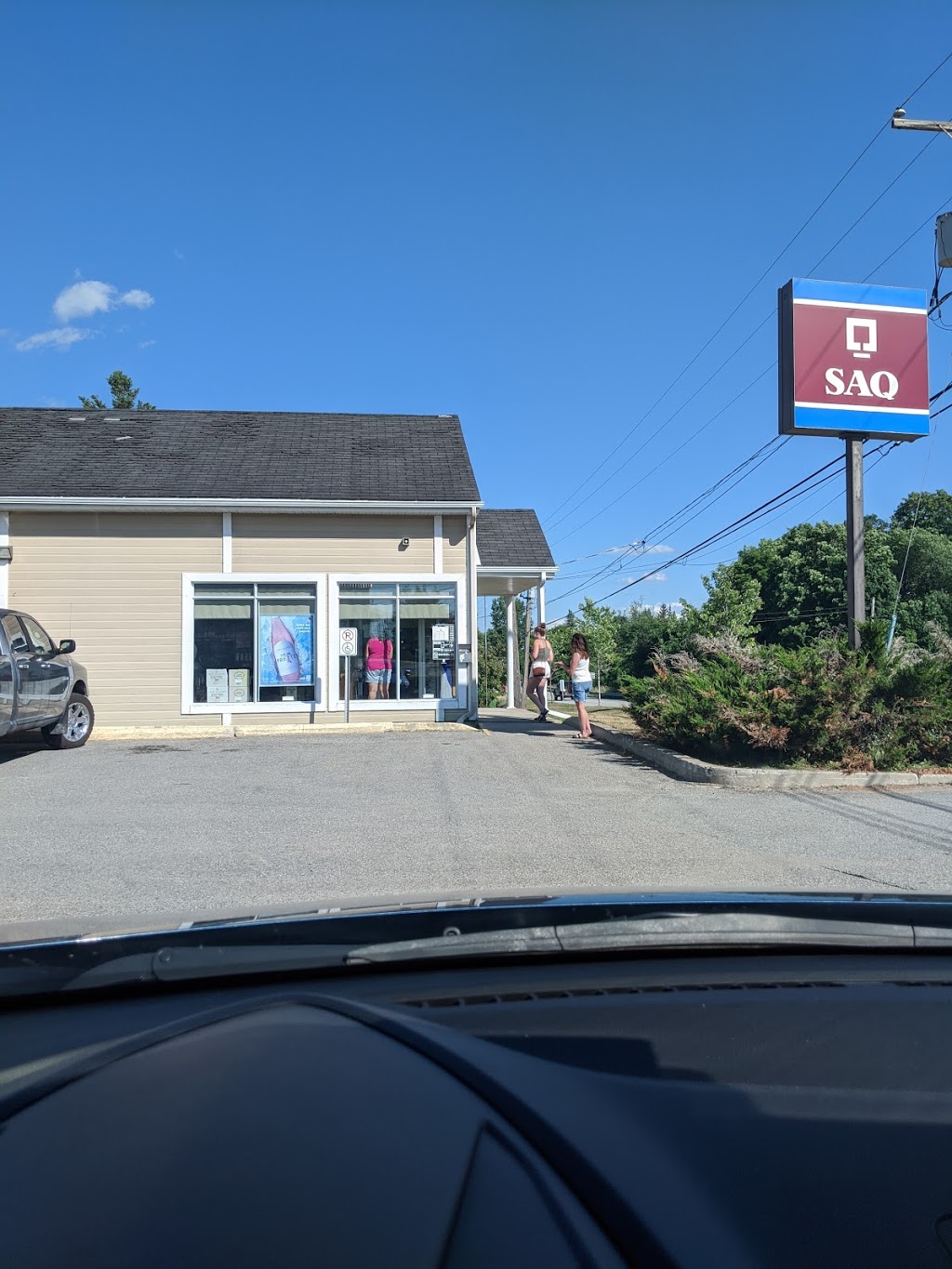SAQ | 255 QC-148, Shawville, QC J0X 2Y0, Canada | Phone: (819) 647-2623