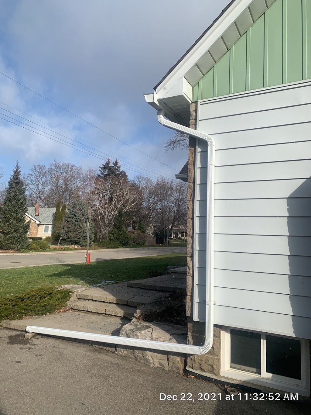 Custom Contracting Eavestrough repair london | 100 Kellogg Ln, London, ON N5W 2T5, Canada | Phone: (226) 408-4962