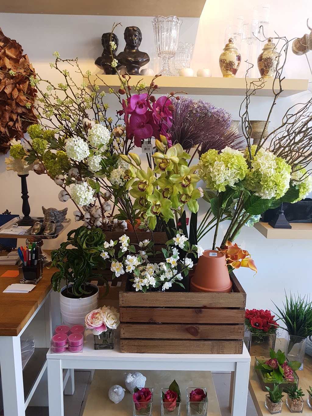 Bourgeon fleuriste | 1218 Rue Fleury E, Montréal, QC H2C 1R1, Canada | Phone: (514) 384-1616