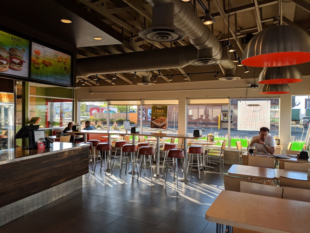 A&W Canada | 3228 Hawthorne Rd, Ottawa, ON K1G 3W9, Canada | Phone: (613) 730-8241