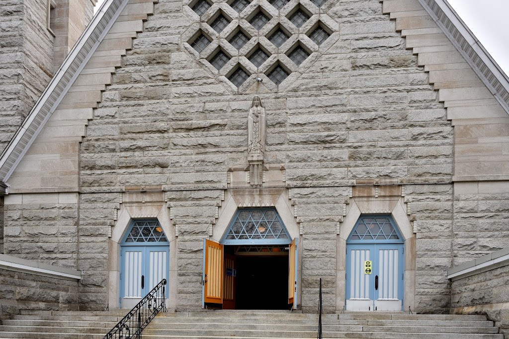 Cowansville - Church of Sainte-Thérèse-de-lenfant-Jésus (1951) | 209 Rue Sainte-Thérèse, Cowansville, QC J2K 1R7, Canada | Phone: (450) 263-2986