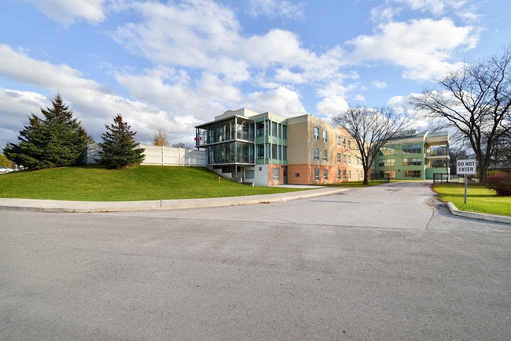 Newmarket Health Centre | 194 Eagle St, Newmarket, ON L3Y 1J6, Canada | Phone: (866) 967-5582