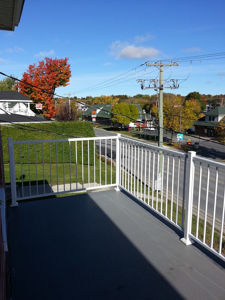 120 En face du Lac | 120 Rue Denison E, Granby, QC J2G 4C5, Canada | Phone: (514) 817-4247