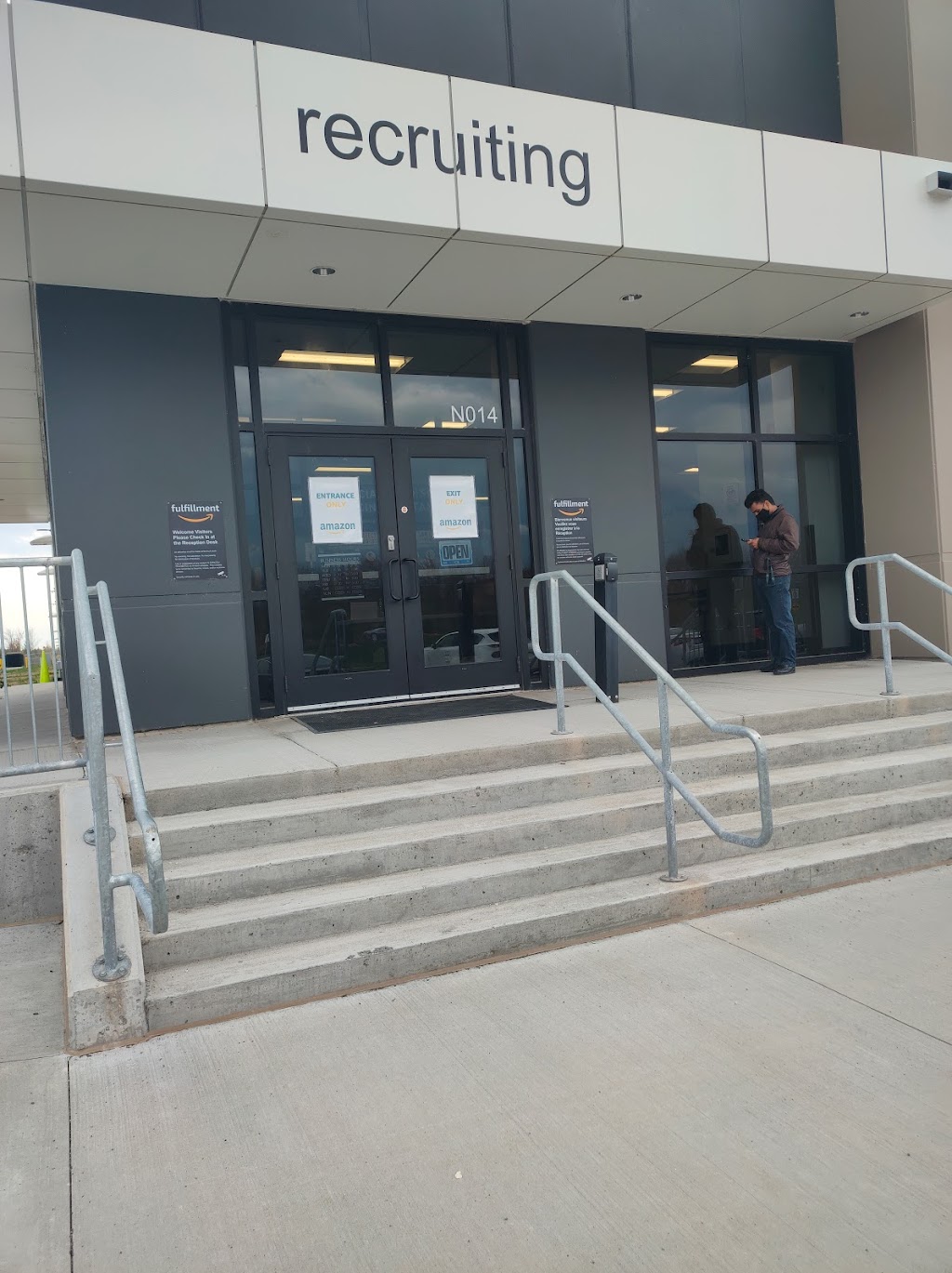 Amazon Facility YOW1 | 5225 Boundary Rd, Navan, ON K4B 1P6, Canada | Phone: (877) 467-1383