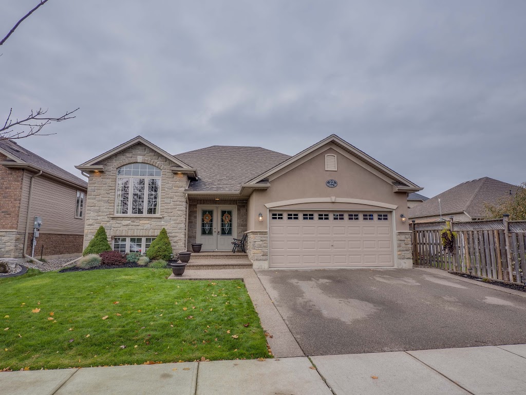 Alex Grinton - Brantford Real Estate Agent | 32 Charing Cross, Brantford, Ontario N3R 2H2, Canada | Phone: (519) 761-2417