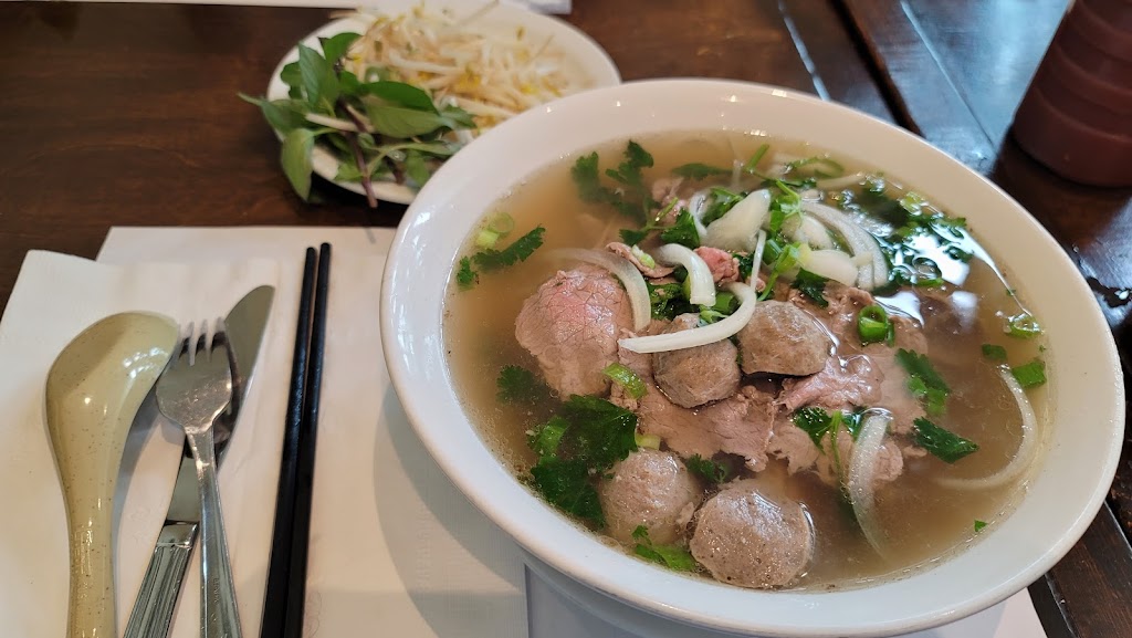 Hương Xưa Restaurant | 7061 Rue Jarry E, Anjou, QC H1J 1G3, Canada | Phone: (438) 380-8808