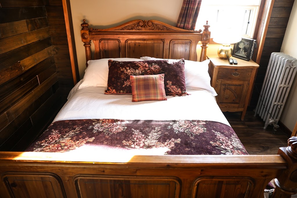 Texas Gate / Rockyview Hotel | 304 1 St W, Cochrane, AB T4C 1A5, Canada | Phone: (403) 932-6666