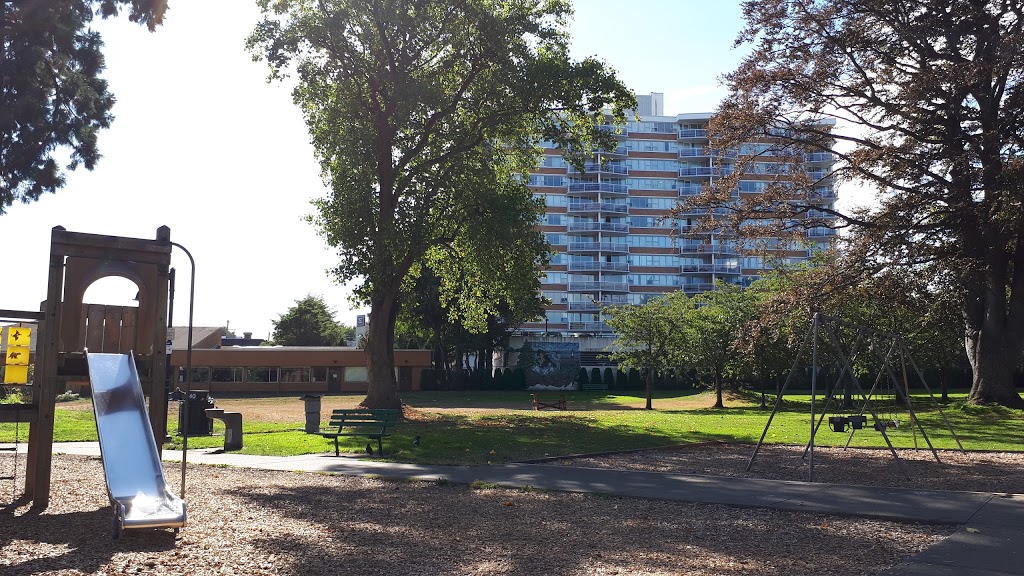 Irving Park | 265 Menzies St, Victoria, BC V8V 2G6, Canada
