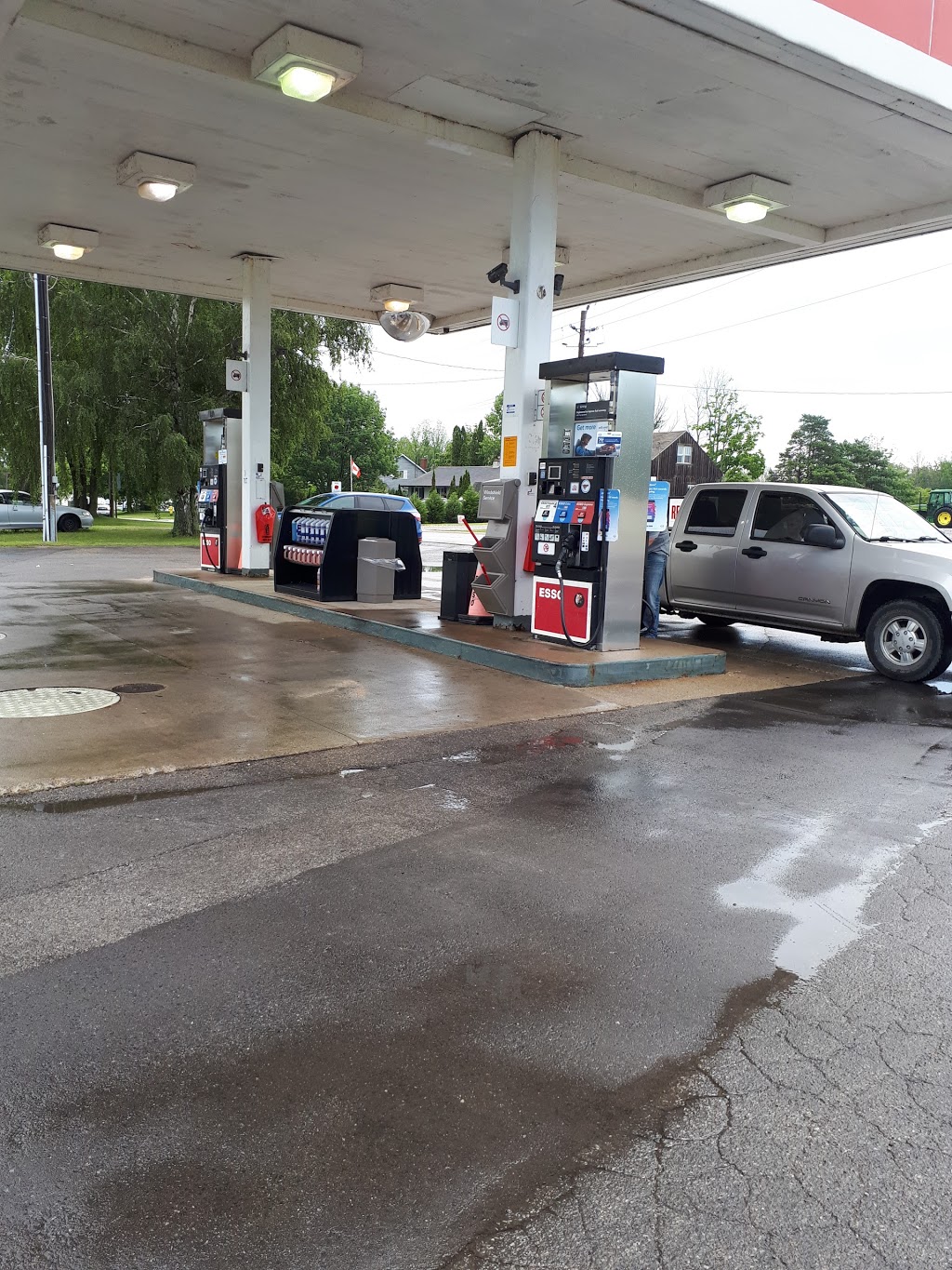 Esso | 160 Front Rd, Port Rowan, ON N0E 1M0, Canada | Phone: (519) 586-7753
