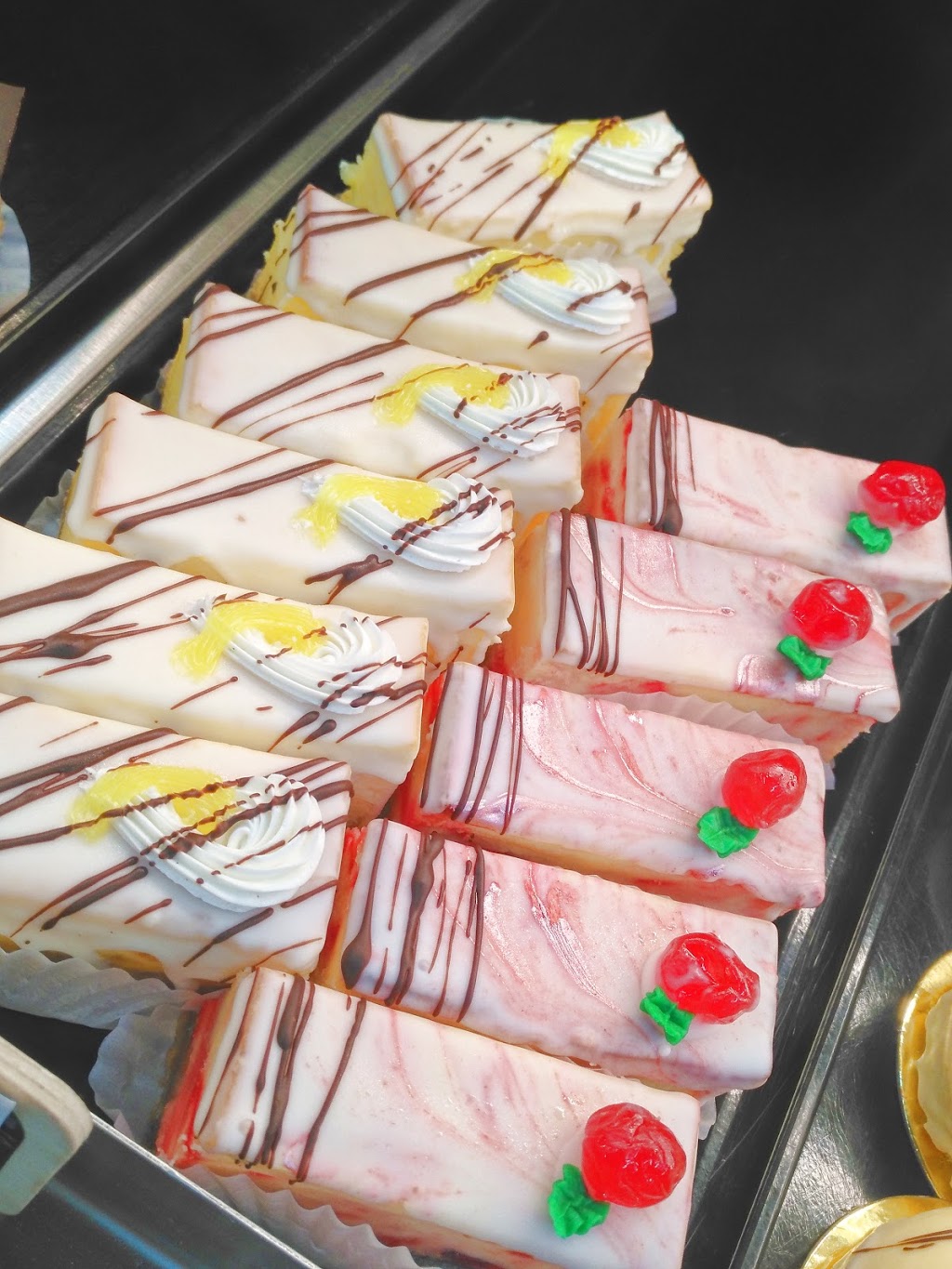 Sweet Paradise Bakery & Delicatessen | 419 Dundas St E, Waterdown, ON L0R 2H1, Canada | Phone: (905) 689-8007
