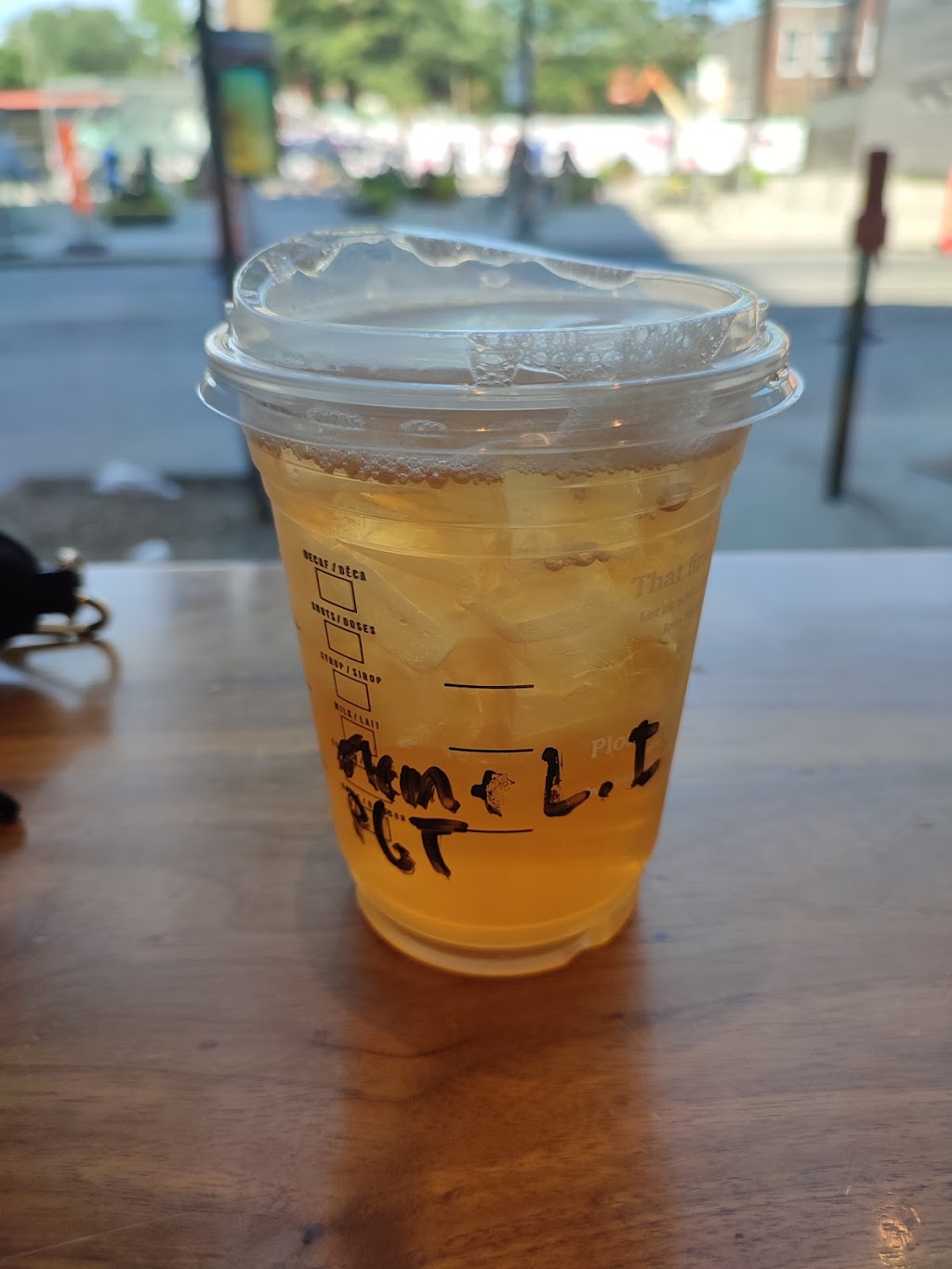Starbucks | 1446 Boul. Saint-Laurent, Montréal, QC H2X 1J5, Canada | Phone: (514) 284-0400
