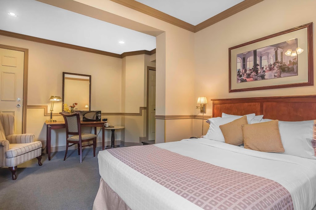 Inn On The Lake | 3009 Nova Scotia Trunk 2, Fall River, NS B2T 1J5, Canada | Phone: (902) 861-3480