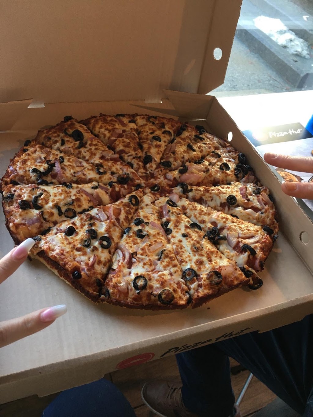 Pizza Hut | 7010 Pioneer Ave Unit 3, Rosedale, BC V0X 1X0, Canada | Phone: (604) 796-8880