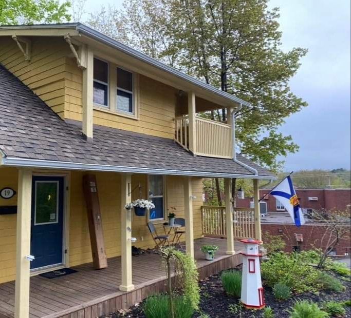 Yellow House on the Hill | 19 Prospect Ave, Kentville, NS B4N 2L7, Canada | Phone: (902) 599-2705